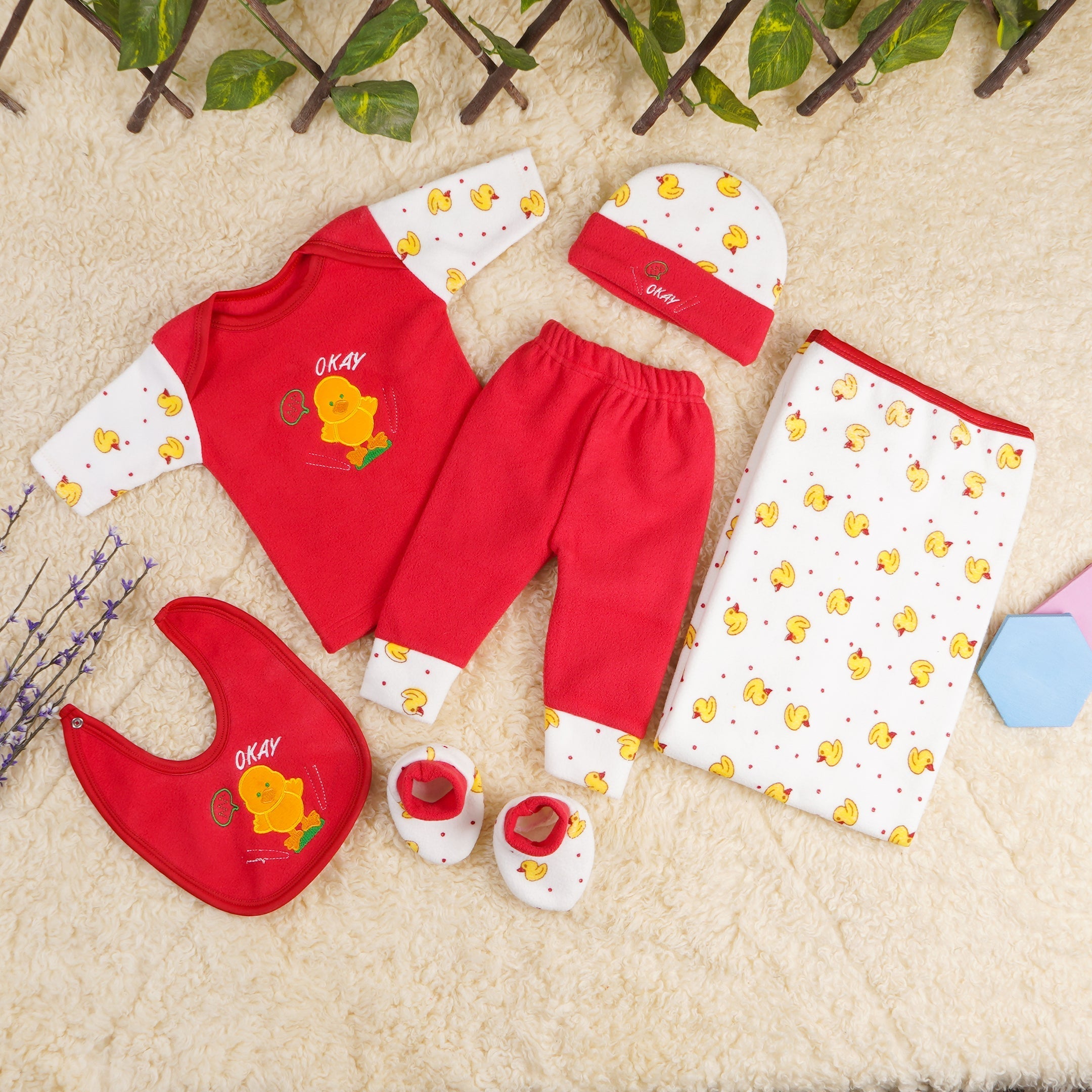 Newborn Baby 7Pcs Fleece Gift Set Chicks Red - Sunshine